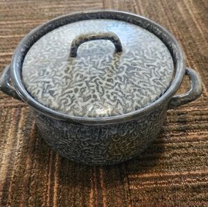 Grey Mottled Enamelware Pot with Lid  Vtg Primitive Cowboy Cookout Farmhouse